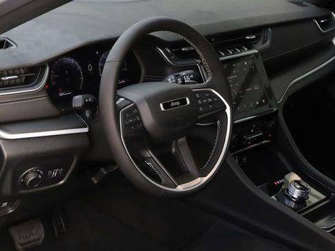 New 2025 Jeep Grand Cherokee Laredo X w/ Luxury Tech Group I AWD/4WD image 9