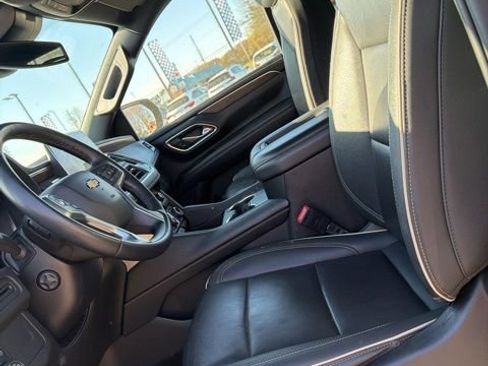 Used 2024 Chevrolet Suburban Premier image 12