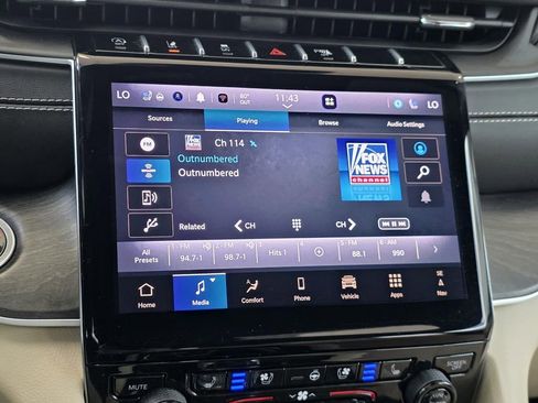 Used 2025 Jeep Grand Cherokee Limited w/ Luxury Tech Group II image 31