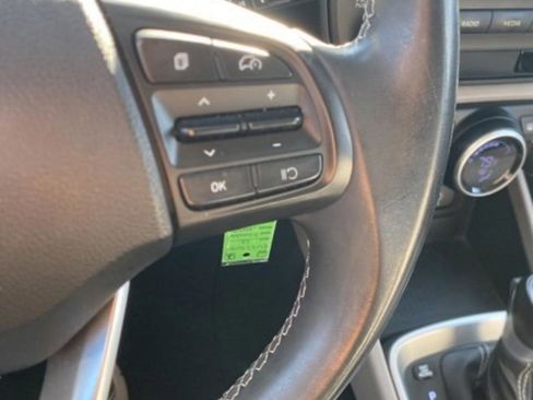 Used 2023 Hyundai Venue SEL image 17