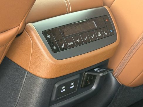 New 2026 Nissan Pathfinder Platinum AWD/4WD image 12