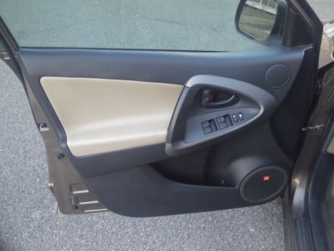 Used 2011 Toyota RAV4 Limited image 19