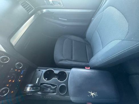 Used 2018 Ford Explorer XLT FWD image 25