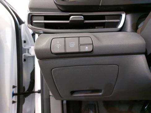 Used 2025 Hyundai Elantra Hybrid FWD image 27