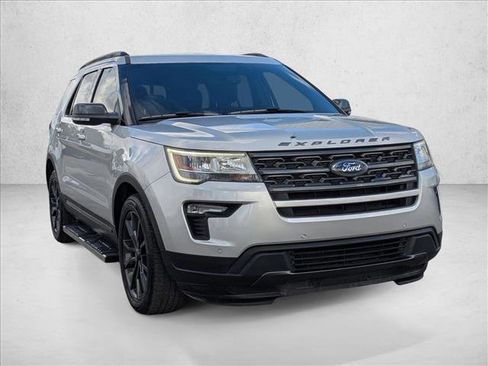 Used 2019 Ford Explorer XLT w/ Equipment Group 202A image 3