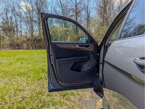 Used 2024 Volkswagen Atlas SE FWD image 10