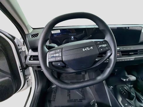 Used 2025 Kia K4 FWD image 13