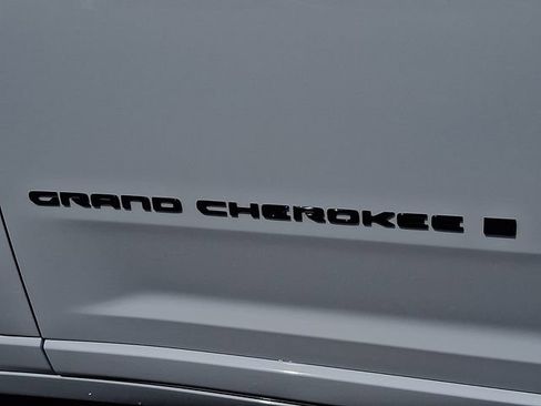New 2026 Jeep Grand Cherokee Limited AWD/4WD image 11