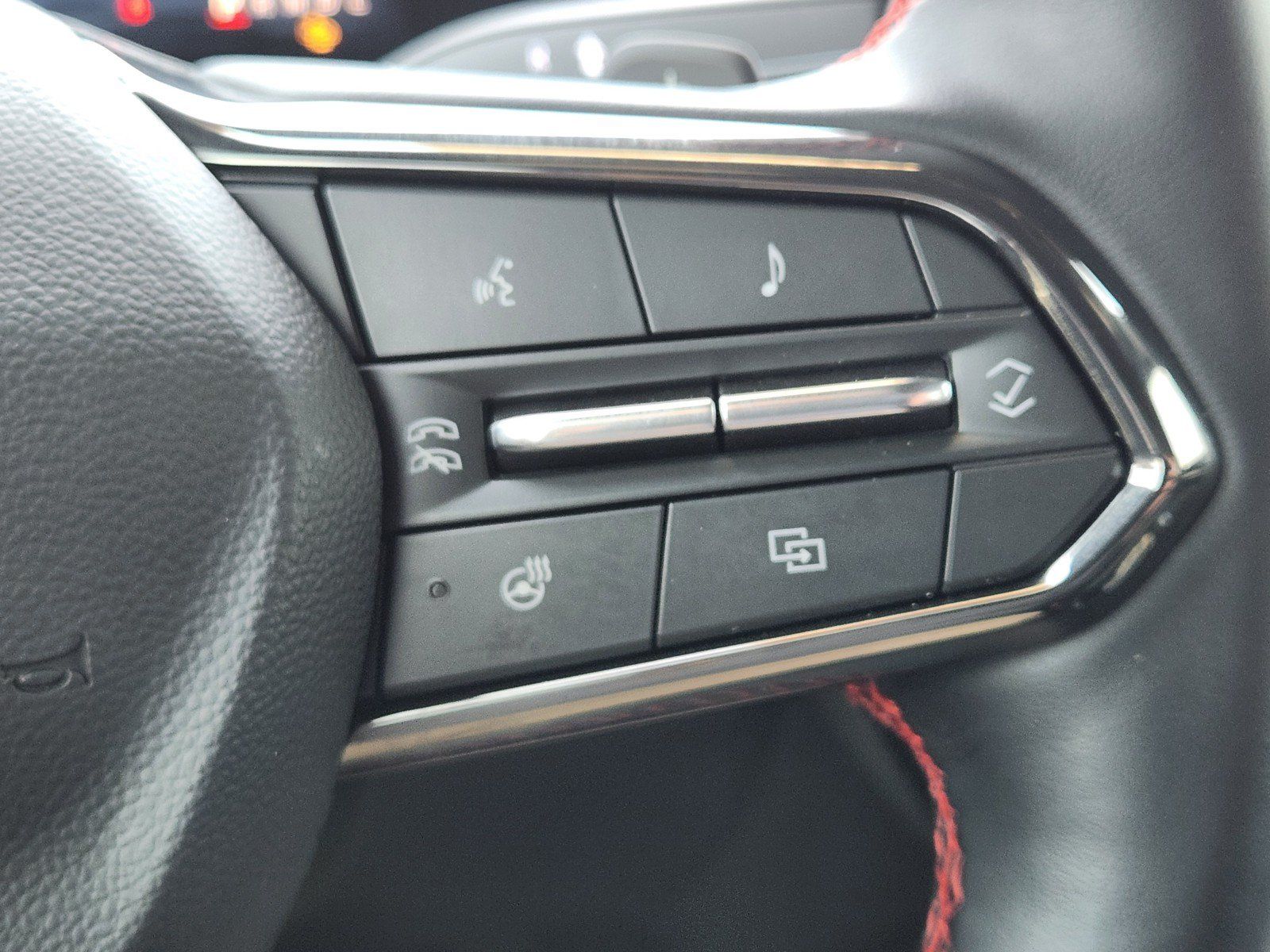 Used 2026 Chevrolet Traverse RS w/ LPO, Floor Liner Package FWD image 25