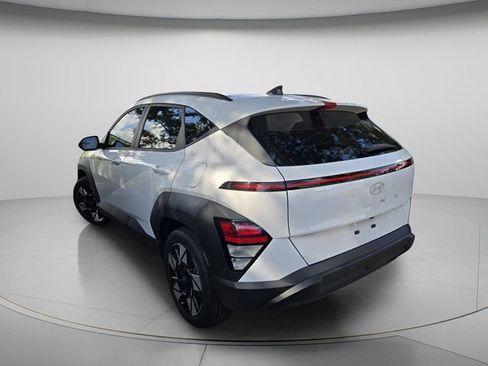 Used 2024 Hyundai Kona SEL FWD image 7