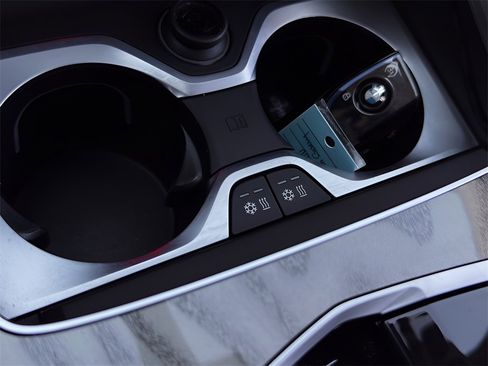 Used 2023 BMW X7 M60i w/ Executive Package image 17