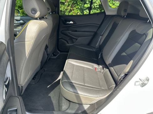 Used 2025 Chevrolet Trax ACTIV w/ Sunroof Package FWD image 19