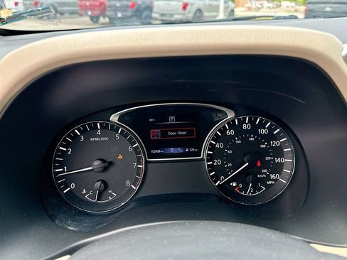 Used 2018 Nissan Pathfinder Platinum FWD image 12