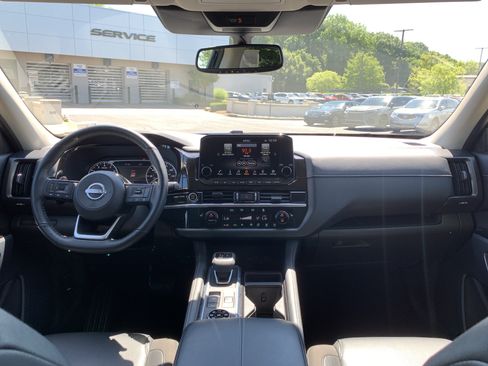 Used 2022 Nissan Pathfinder SL w/ Lighting Package (N92) AWD/4WD image 30
