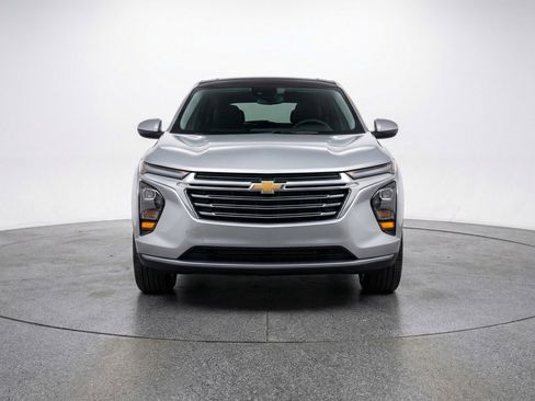 Used 2025 Chevrolet Equinox LT FWD image 2