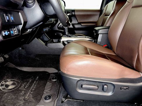 Used 2023 Toyota Tacoma Limited image 10