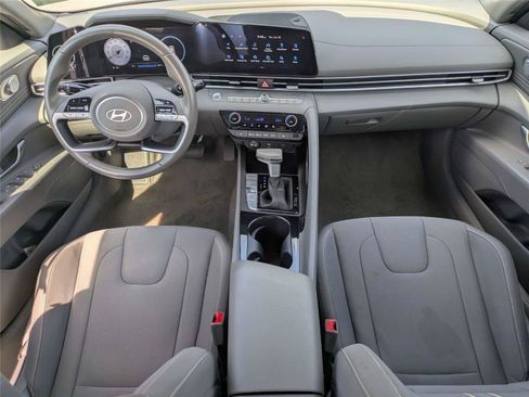 Used 2025 Hyundai Elantra SEL FWD image 16