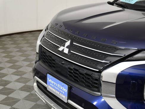 Used 2024 Mitsubishi Outlander SE image 11