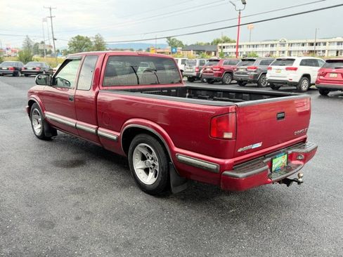 Used 2002 Chevrolet S10 Pickup LS w/ LS Preferred Equipment Group RWD image 8