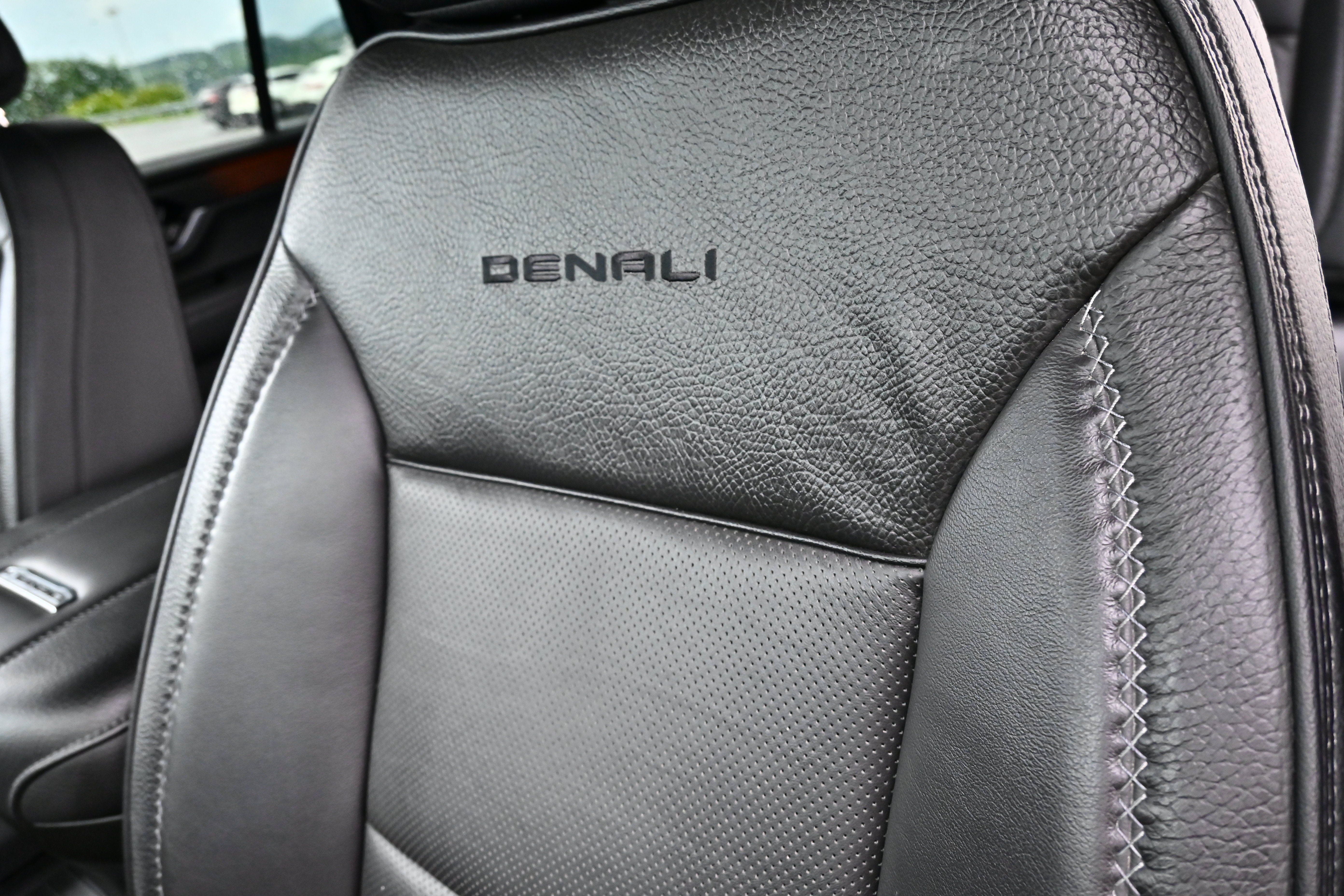 Used 2025 GMC Yukon Denali AWD/4WD image 27
