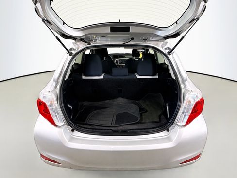 Used 2014 Toyota Yaris L image 21