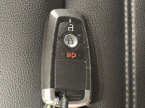 Used 2024 Ford Edge SEL image 32