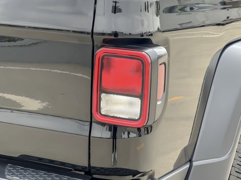 Used 2023 Jeep Gladiator Sport AWD/4WD image 25
