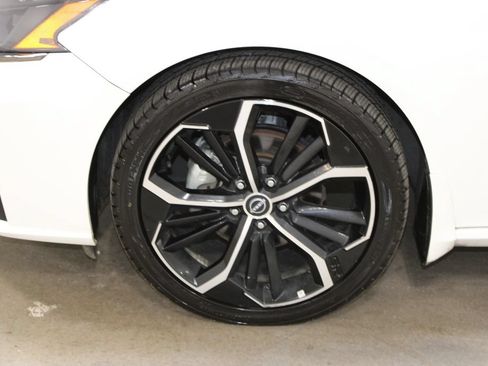 Used 2024 Nissan Altima 2.5 SR FWD image 45