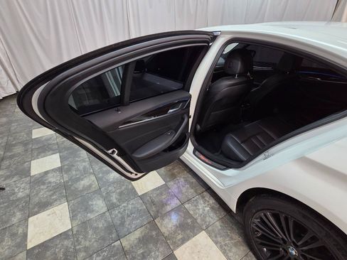 Used 2018 BMW 530i xDrive AWD/4WD image 13