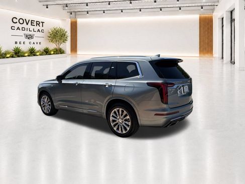 Used 2023 Cadillac XT6 Premium Luxury w/ Technology Package FWD image 11