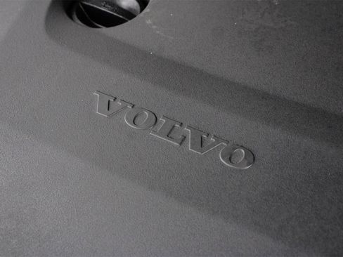 Certified 2023 Volvo XC60 B6 Ultimate w/ Protection Package Premier image 25