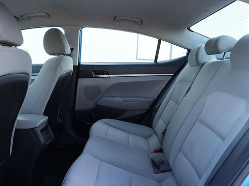 Used 2017 Hyundai Elantra SE image 30