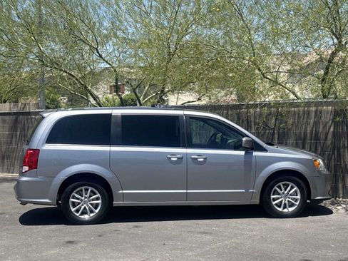 Used 2019 Dodge Grand Caravan SXT FWD image 9