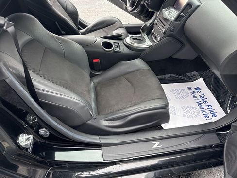 Used 2018 Nissan 370Z Touring RWD image 34