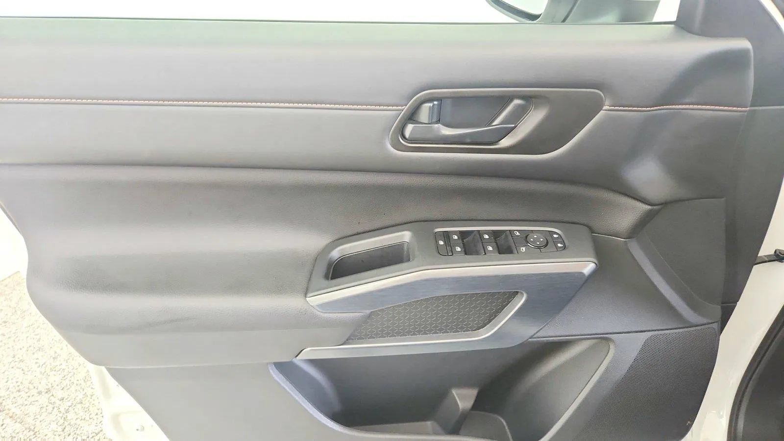 Used 2025 Nissan Pathfinder Rock Creek AWD/4WD image 23