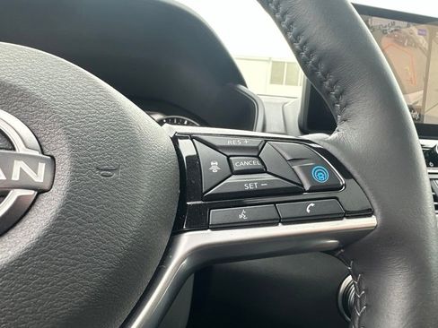 Used 2025 Nissan Altima 2.5 SL FWD image 14