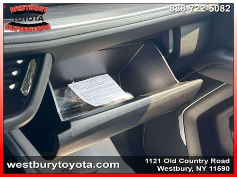 Used 2025 Chevrolet Suburban Z71 AWD/4WD image 32