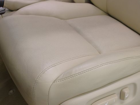 Used 2014 Lexus LX 570 4WD image 32