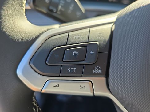 New 2025 Volkswagen Tiguan SE image 17