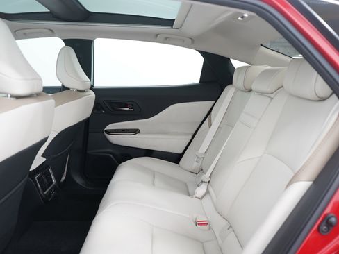 Used 2025 Toyota Crown Limited w/ Advanced Technology Package image 20