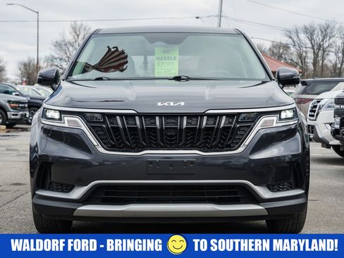 Used 2023 Kia Carnival LX image 2