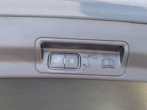 Used 2025 Ford Explorer Active AWD/4WD image 32