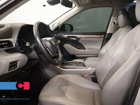 Used 2021 Toyota Highlander Platinum AWD/4WD image 11