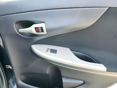 Used 2012 Toyota Corolla S image 16