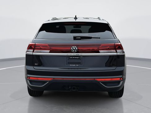 Certified 2024 Volkswagen Atlas Cross Sport SE image 4