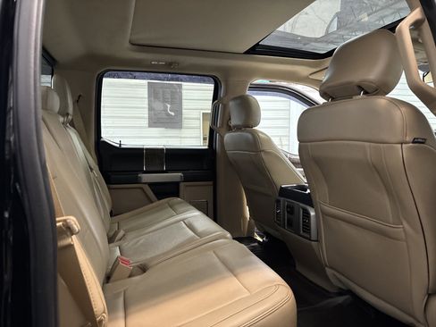 Used 2017 Ford F350 Lariat image 29