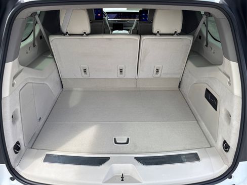 Used 2025 Cadillac Escalade ESV Sport Platinum image 11