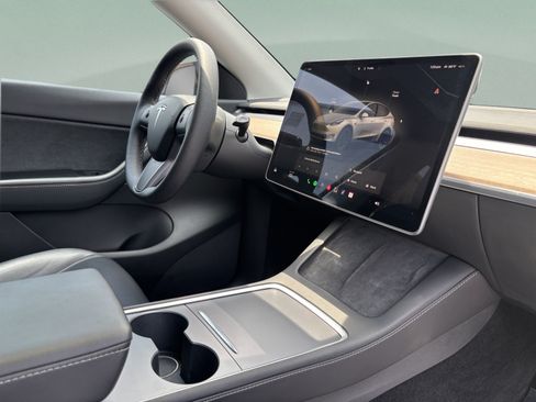 Used 2022 Tesla Model Y Performance AWD/4WD image 22