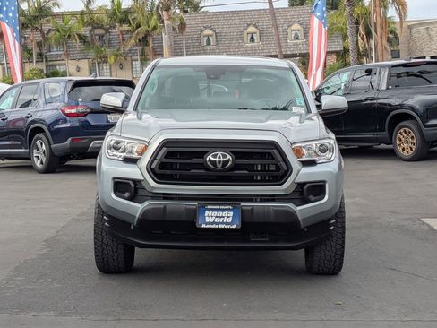 Used 2023 Toyota Tacoma TRD Sport image 2