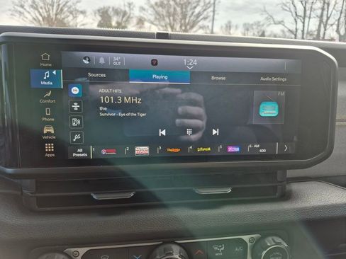 Used 2024 Jeep Wrangler Sport S image 15